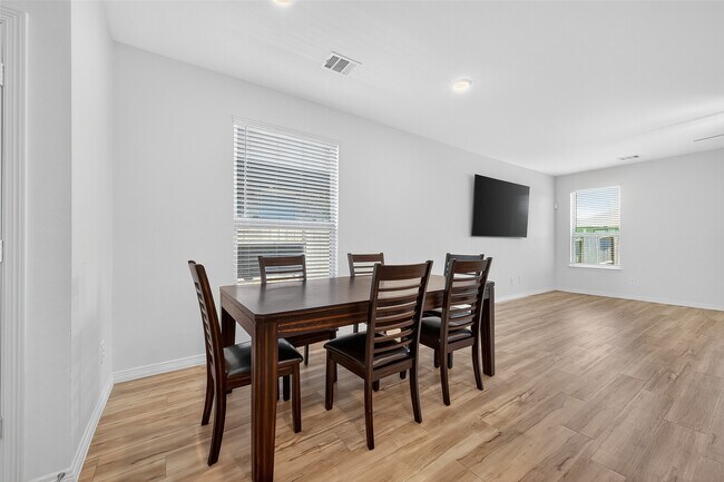 Building Photo - 21624 Elmheart Dr