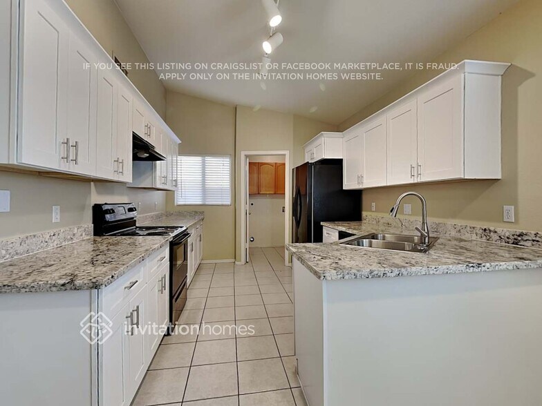 Building Photo - 8812 W Holly St