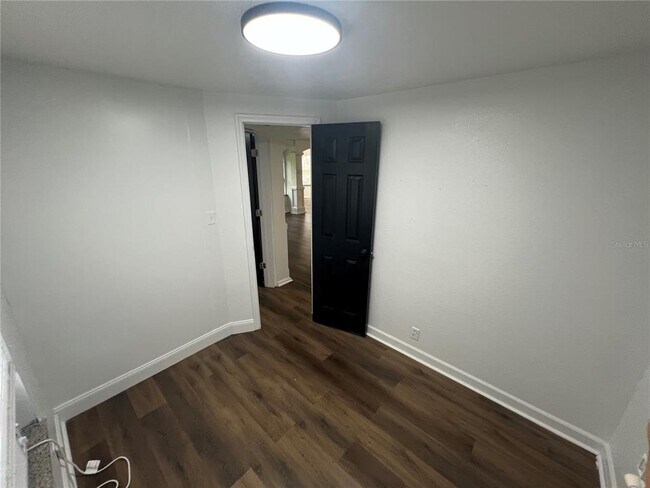 Building Photo - 5195 Countryside Ct