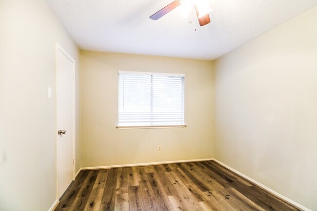 Building Photo - 2222 Victoria Ct