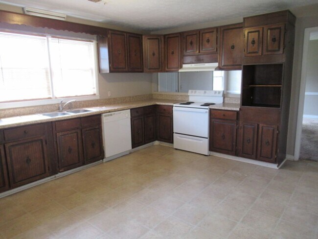 Building Photo - 3bd, 2ba. with carport