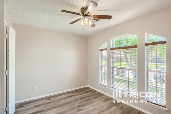 Building Photo - 7602 Tidewater Dr