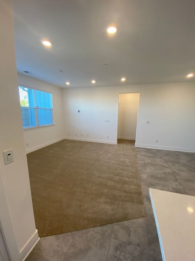 Building Photo - Single Story Home in Whitney Ranch with Ow...