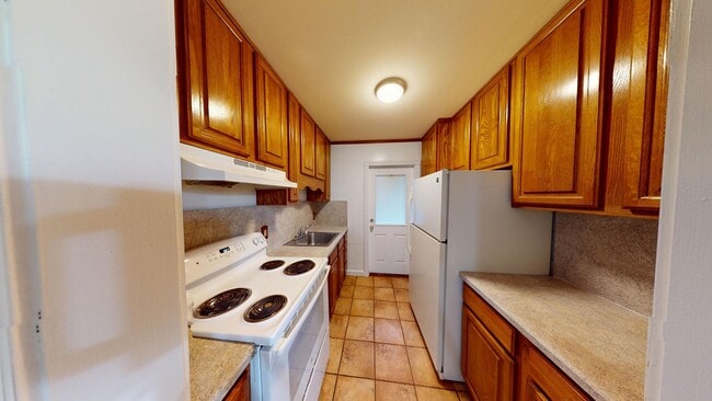 Building Photo - Cute & Cozy 1 Bedroom Apt - Water INCLUDED...