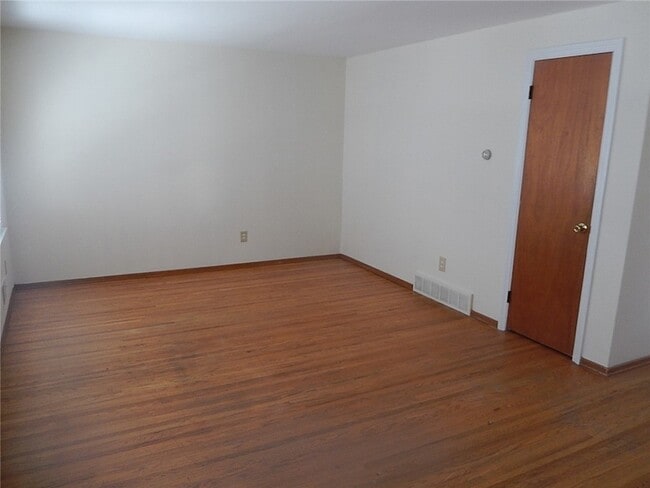 Building Photo - 214 E Spruce St