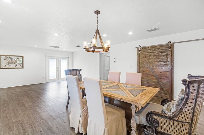 Building Photo - New Rental!