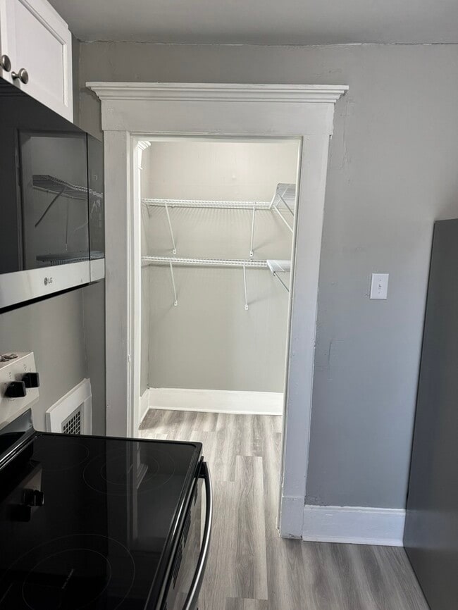 Building Photo - 1020 Sharpe Ave