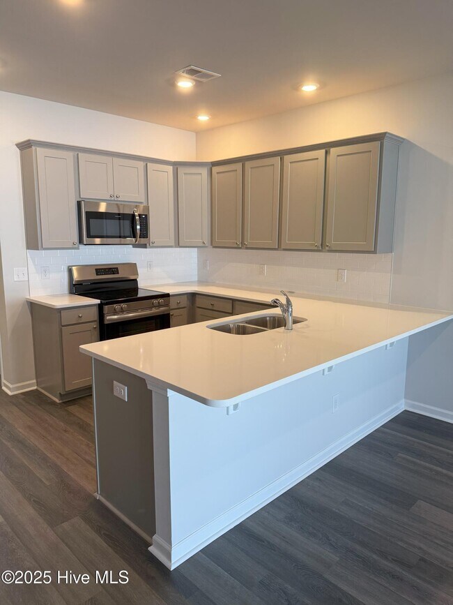 Building Photo - 241 Arnette Dr