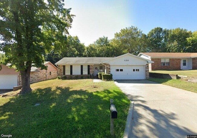Building Photo - 1211 Rolling Ln Dr