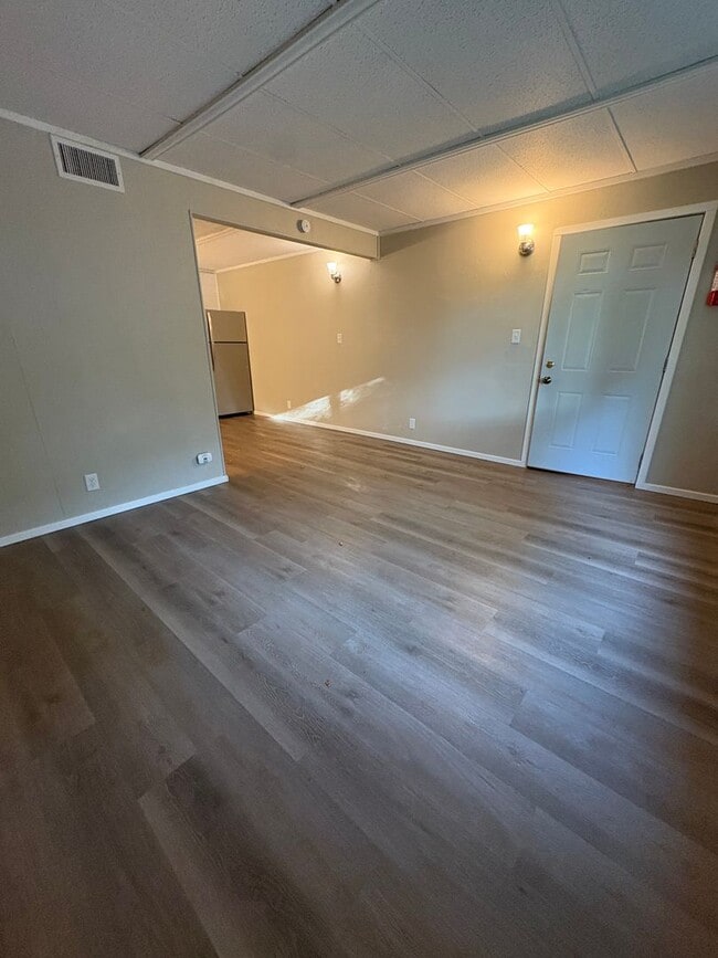 Building Photo - AI - 05 - Avon St