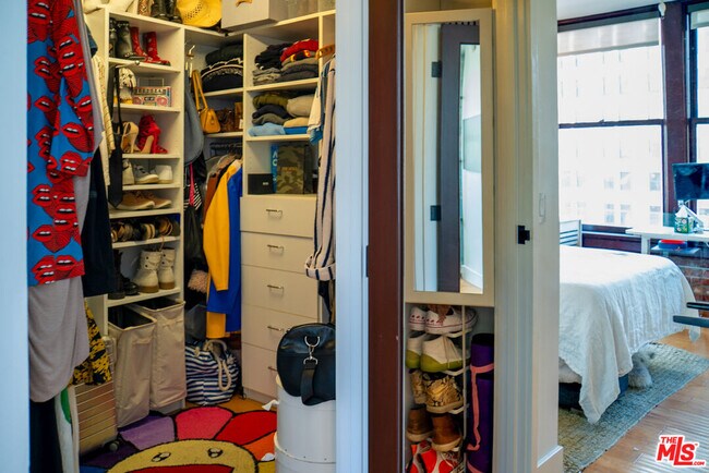 Building Photo - 460 S Spring St