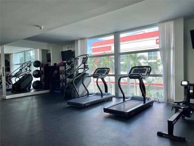 Building Photo - 350 NE 24th St