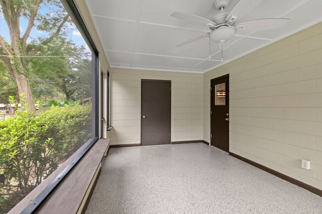 Building Photo - Beautifully Renovated 3 Bedroom 1 Bath Home on Large Corner Lot