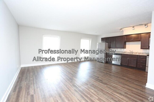 Building Photo - 2601 Lindsay Ave