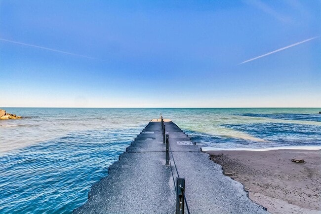 Building Photo - 1245 W Jarvis Ave