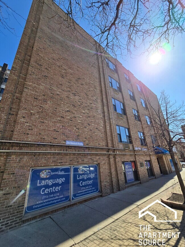 Building Photo - 722 W Diversey Pkwy