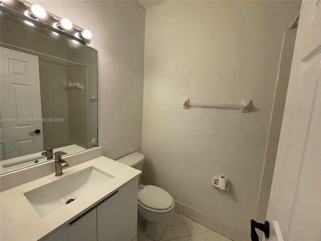 Building Photo - 968 NE 41st Pl