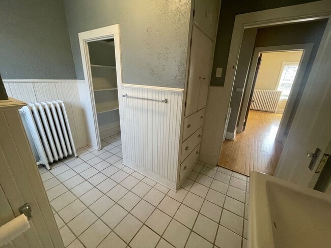 Building Photo - Beautiful 3 Bedroom Home