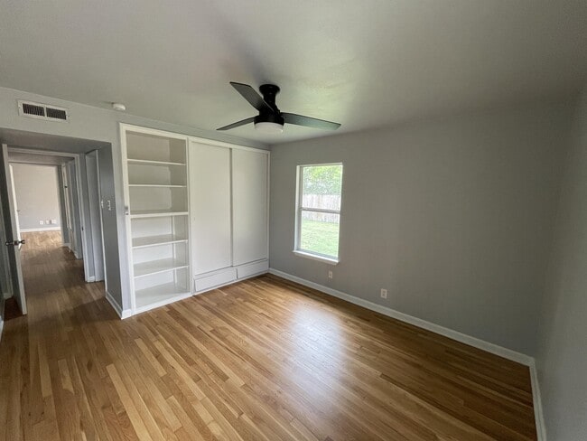 Building Photo - 258 Cresham Dr