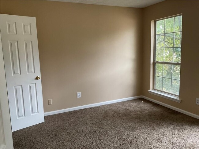 Building Photo - 2570 Treasure Ct