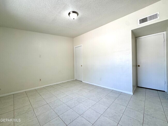 Building Photo - 9928 Acer Ave