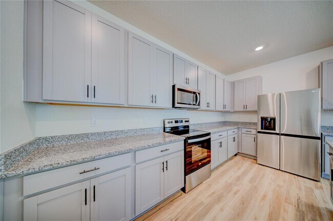 Building Photo - 16300 Winding Preserve Cir