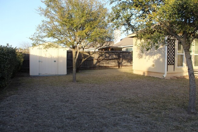 Building Photo - 4 BEDROOM, EASY COMMUTE