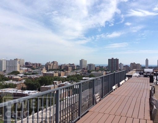 Building Photo - 1305 W Wilson Ave