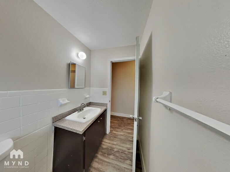 Building Photo - 14 Lamplight Ln