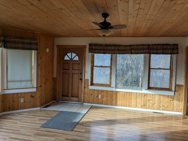 Building Photo - 5028 Eastside Hwy