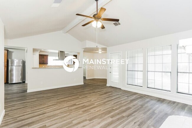 Building Photo - 3 Bedroom Pet-Friendly Home in Lewisville, TX with Main Street Renewal