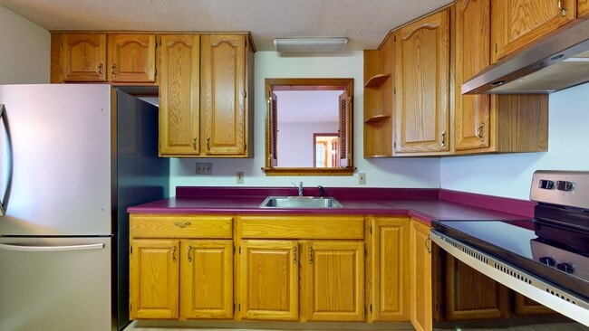 Building Photo - 3 Bedroom Split Level in Woodbridge