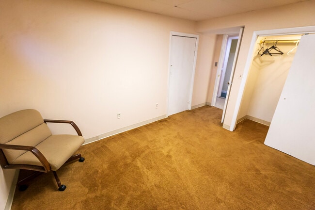 Building Photo - 5501 Auth Rd