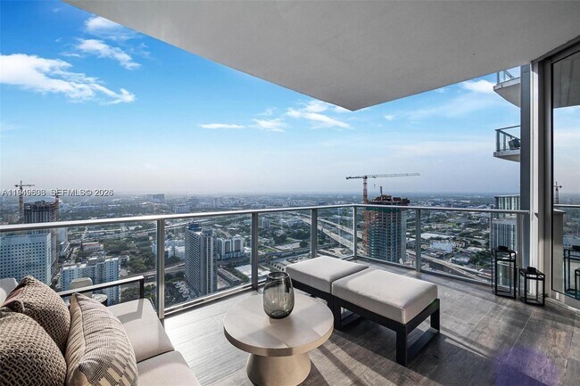 Building Photo - 851 NE 1st Ave