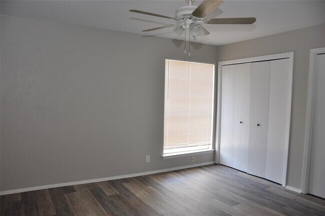 Building Photo - 10810 Topperwein Dr