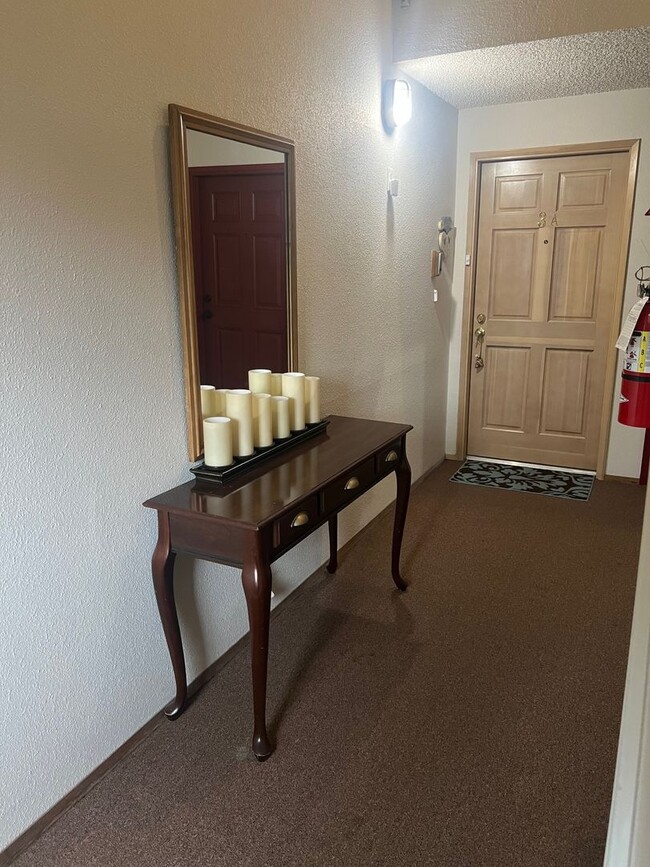 Building Photo - Beautiful 2 Bed 2 Bath Condo in Tacoma! 55...