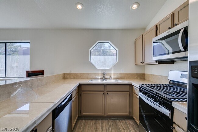 Building Photo - 5054 S Rainbow Blvd