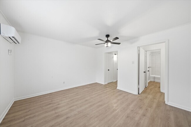 Building Photo - 1523 1/2 Bonnie Brae St