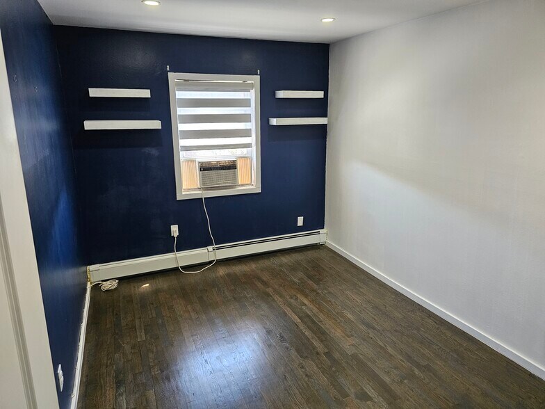 2nd BR 1 - 7214 Bergen Ct