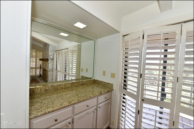 Building Photo - 5852 Mira Serena Dr