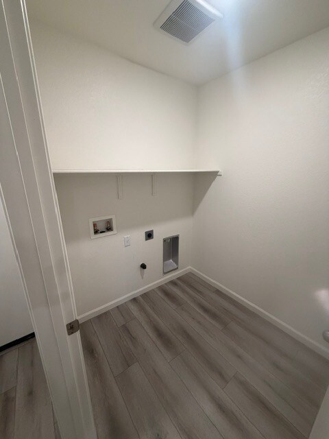 Building Photo - Newer Build, All Electric Home 5 Bedrooms, Loft, 3 bathrooms