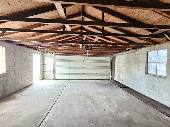 Building Photo - Move-In Ready 3BR/1BA Home w/ 2-Car Garage | Recently Updated