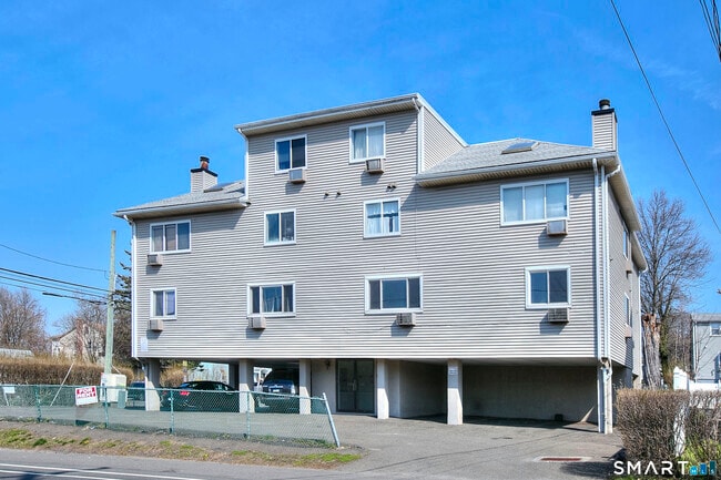 Building Photo - 638 Cove Rd