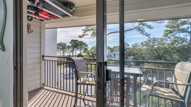 Building Photo - 23 S Forest Beach Dr