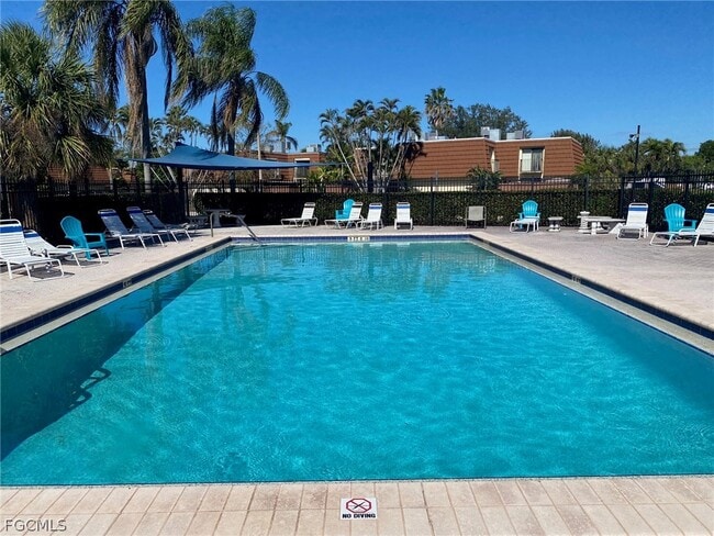 Building Photo - 5245 Cedarbend Dr