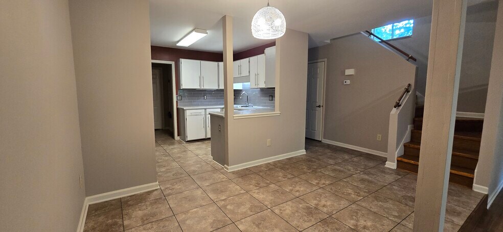Building Photo - 2025A Stoneycreek Dr