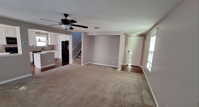 Building Photo - 9619 Pleasanton Blf