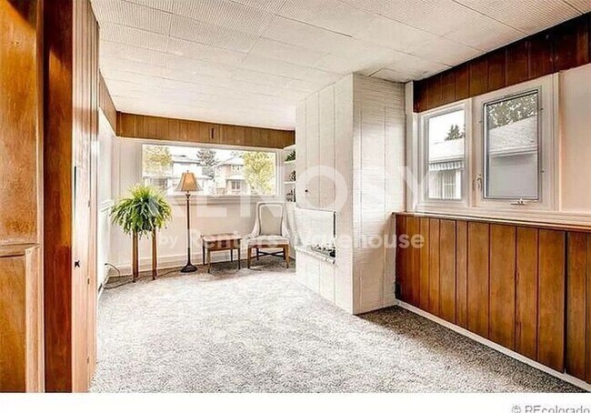 Building Photo - Charming 2 Bed 1 Bath in Great Neighborhood!