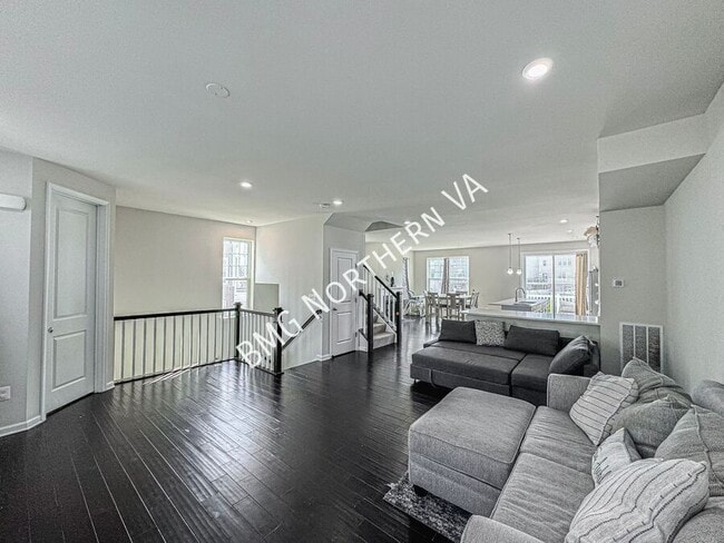 Building Photo - 42961 Running Creek Square