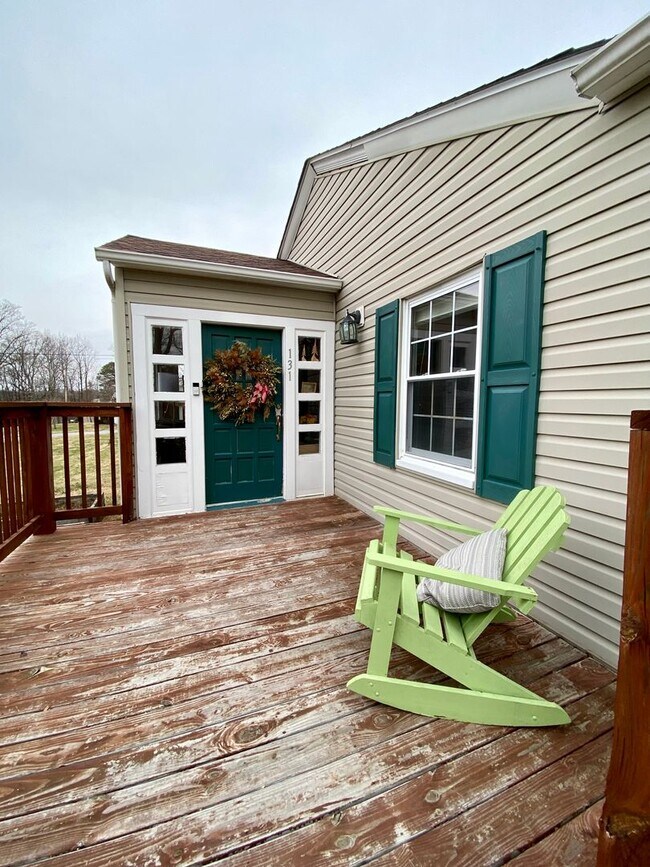 Building Photo - Spacious 3BR Home Minutes from Downtown Johnson City | W/D Included | Garden Beds